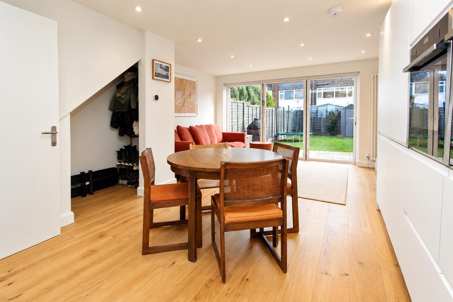 Hollymead, Carshalton